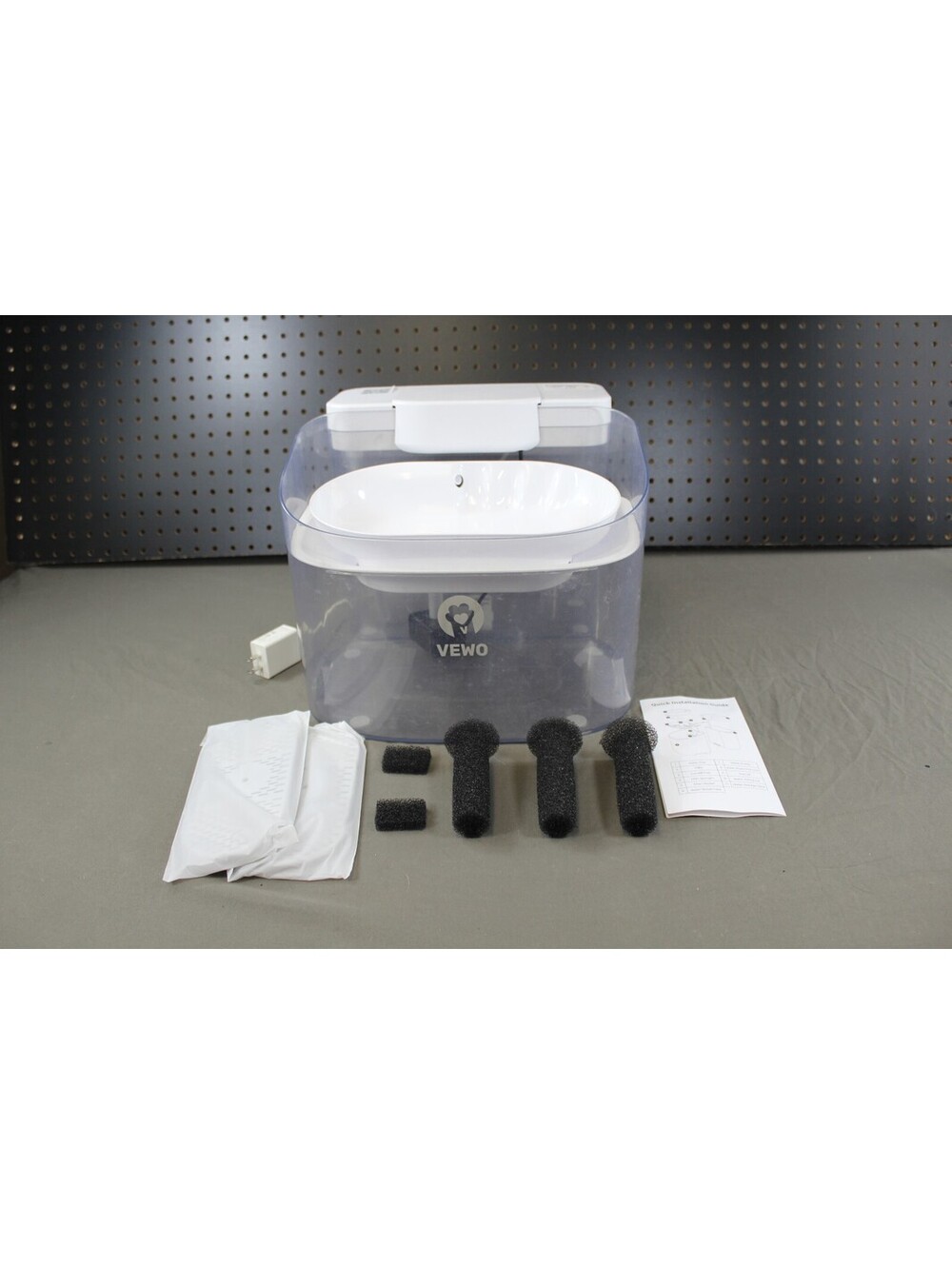 VEWO Dog Water Fountain Model W16-L New With Filters